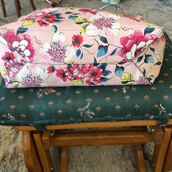 Betsey Johnson large tote floral pink 15 x 15 large Betsey Johnson bow 3 parts - Picture 5 of 9